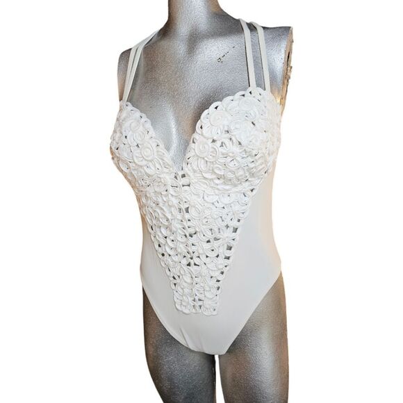 Van Leve White Intricate Fabric Design One Piece Swimsuit - Picture 9 of 15
